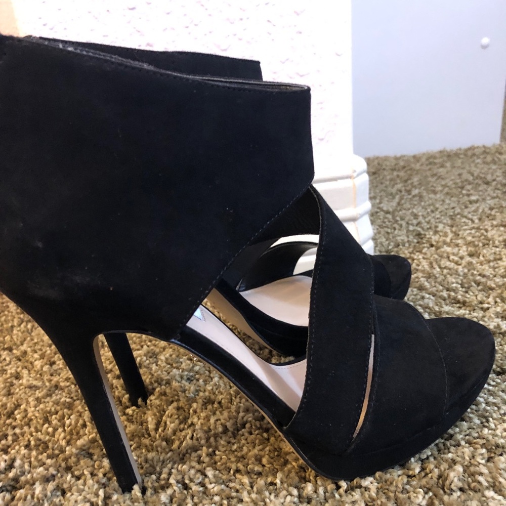 Shoes - Picture 4 of 4